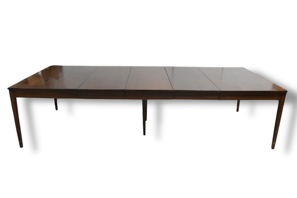 Exceptional Mahogany Banquet Size Dinning Table (1 of 4)