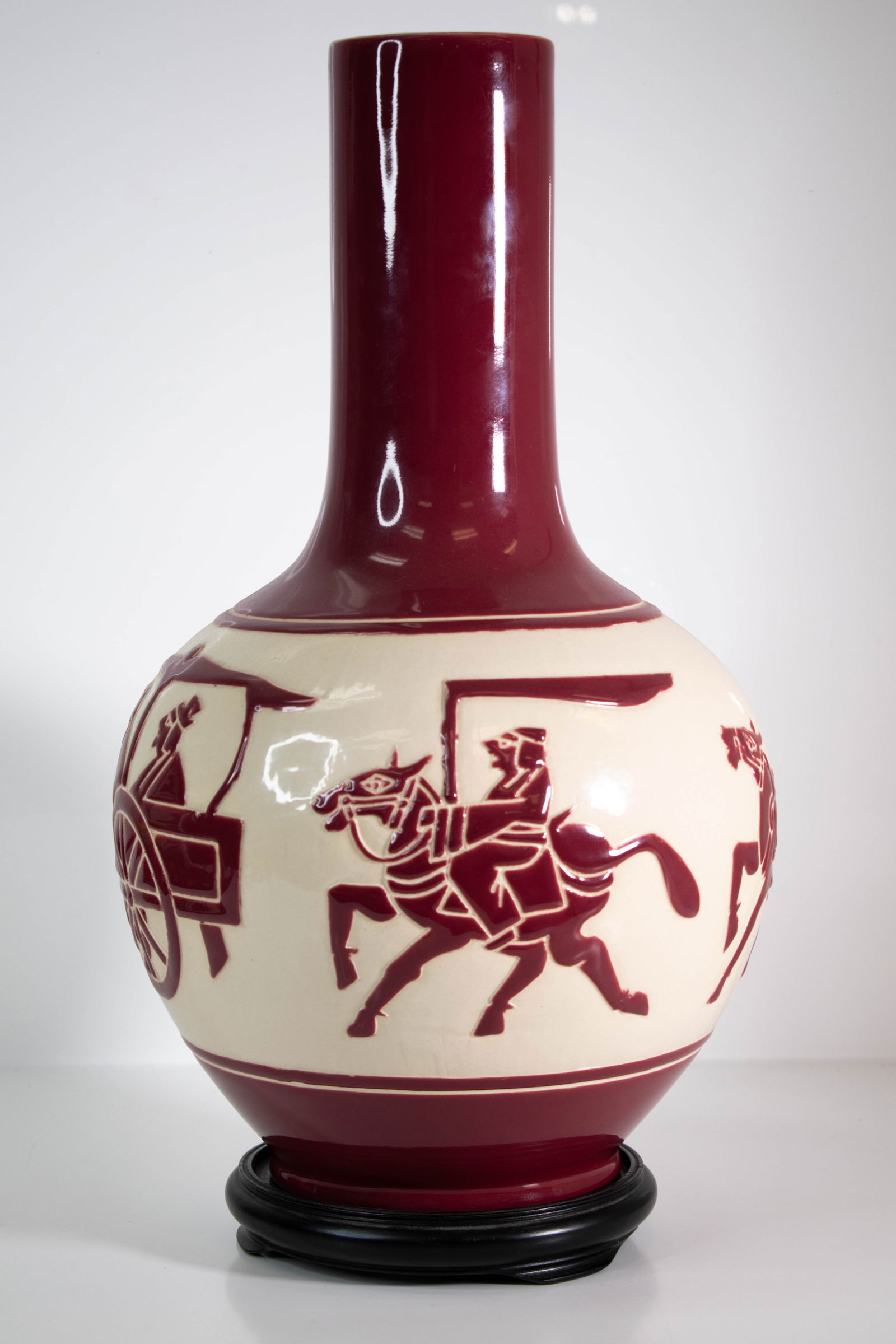 Chinese Vase with Four Character Seal & Mark: A fine modern Chinese vase that bears a four character seal and mark. Height 19" ****We Offer In-House Shipping***