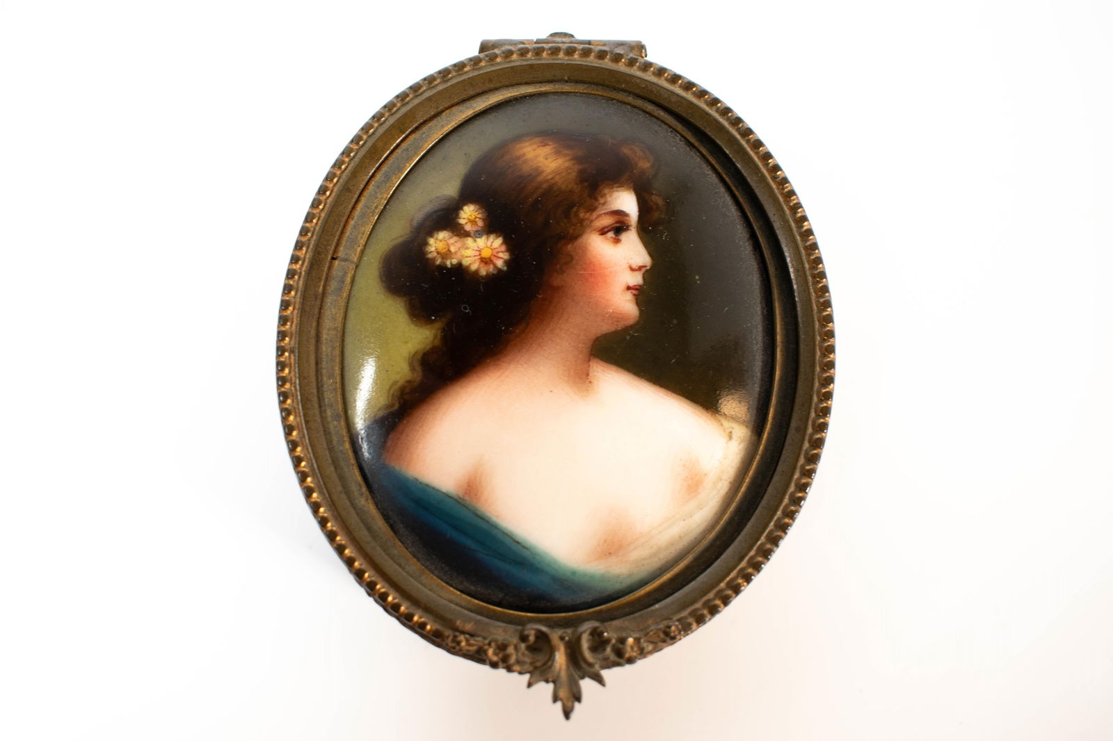 Antique German Hand Painted Porcelain Lidded Box: A nice diminutive dresser box with a hand painted porcelain, German. Length 3" ****We Offer In-House Shipping***