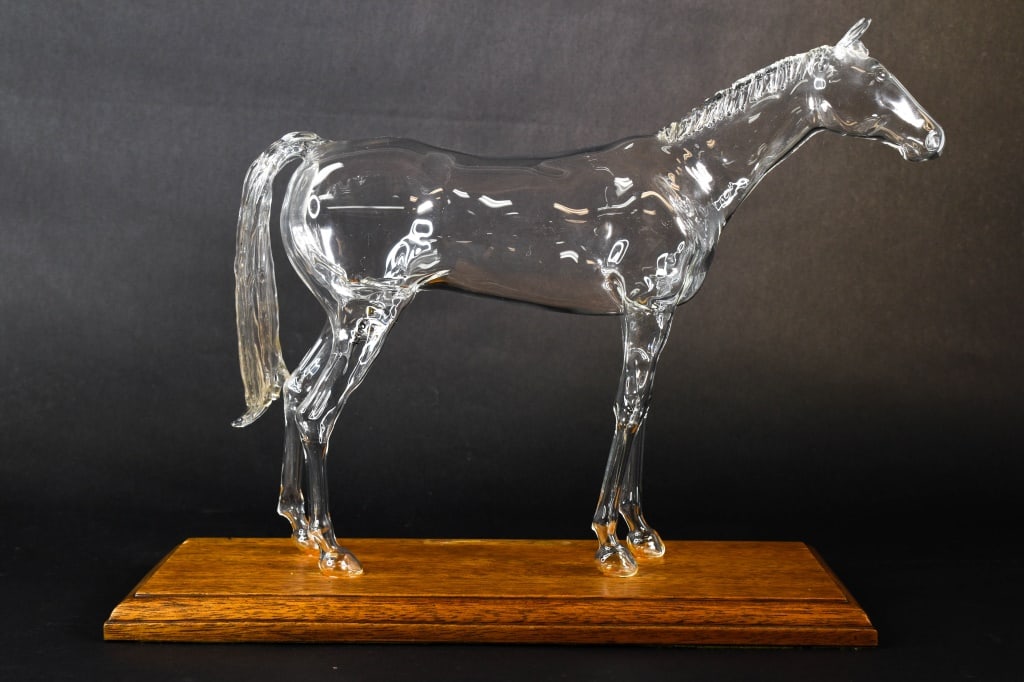 'Bold Ruler' Art Glass Horse Silver 999 Slab 1971: This magnificent Clear art glass figural horse sculpture is of 'Bold Ruler' a well known thoroughbred. The sculptor is William Cooper and is world renowned. The base or plinth is a replacement. The