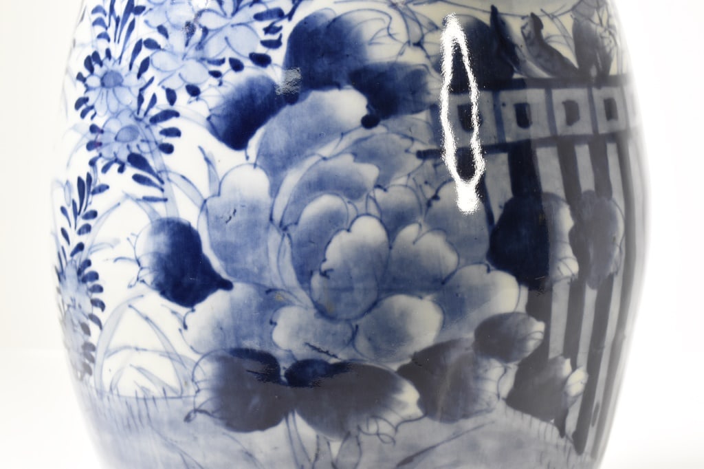 Antique Chinese Blue and White Vase - 4