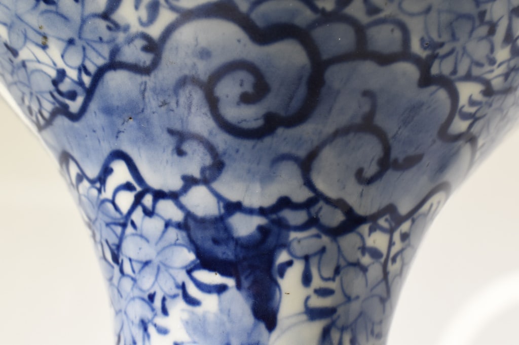 Antique Chinese Blue and White Vase - 5