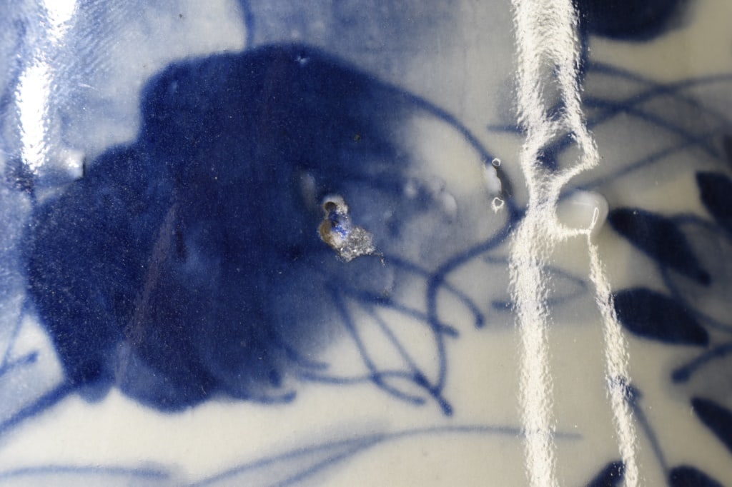 Antique Chinese Blue and White Vase - 7