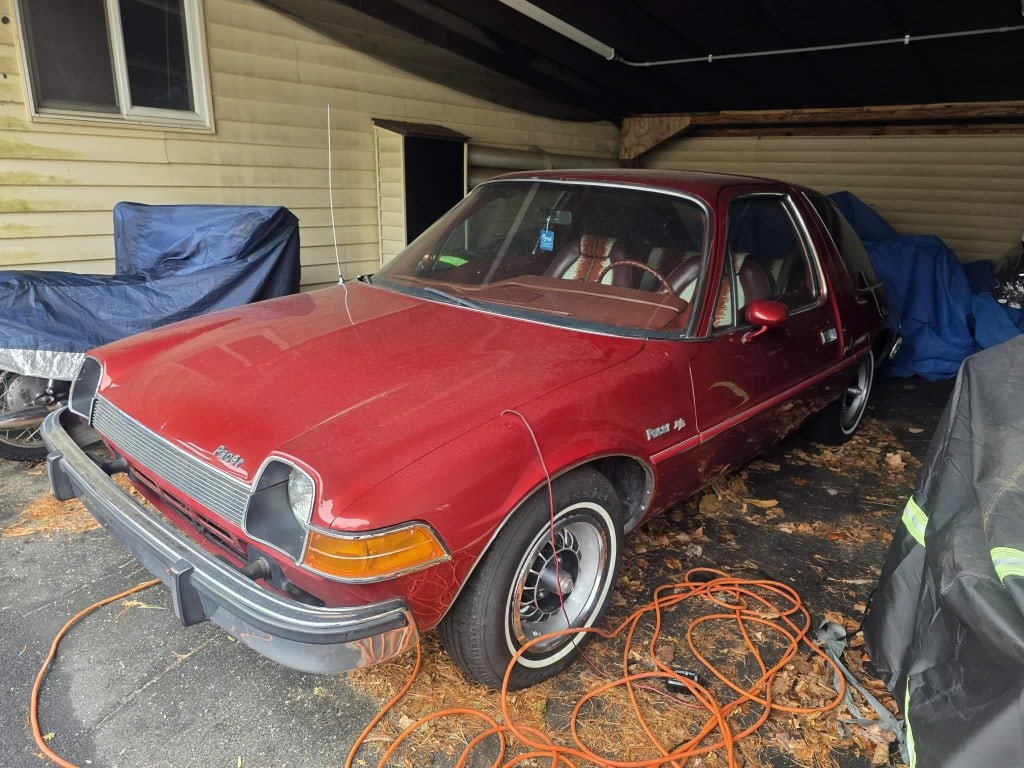 AMC Pacer 1975 D/L ONLY 8616 miles: AMC Pacer 1975 D/L Mileage: 8616 Vin: A5A667A183269 1975 Offered here is a classic AMC Pacer D/L, an iconic example of 1970s American automotive design known for its distinctive styling and wide stanc