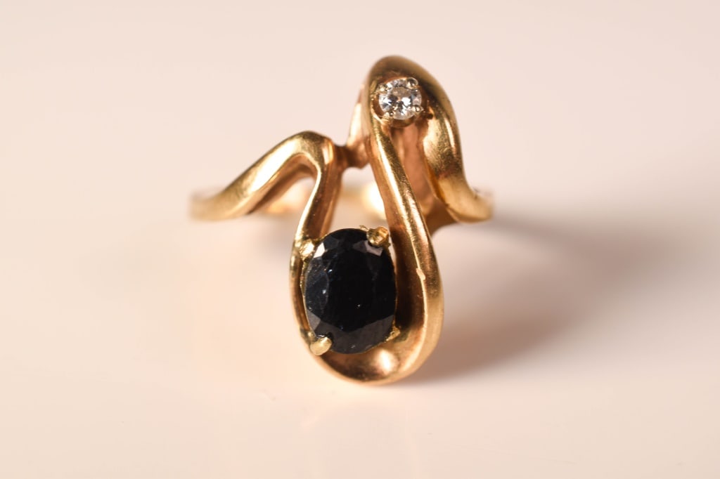 14K Gold, Sapphire & Diamond Ring 5.66 Grams (1 of 4)