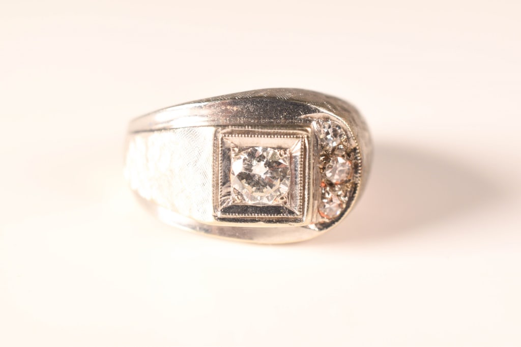 14K Gold & Brilliant Diamond Ring 6.1 (1 of 8)