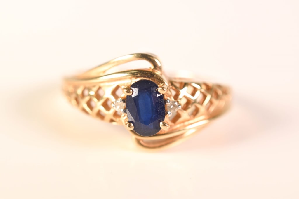 14K Gold Lattis, Diamond & Sapphire Ring 3.4 Gram (1 of 5)