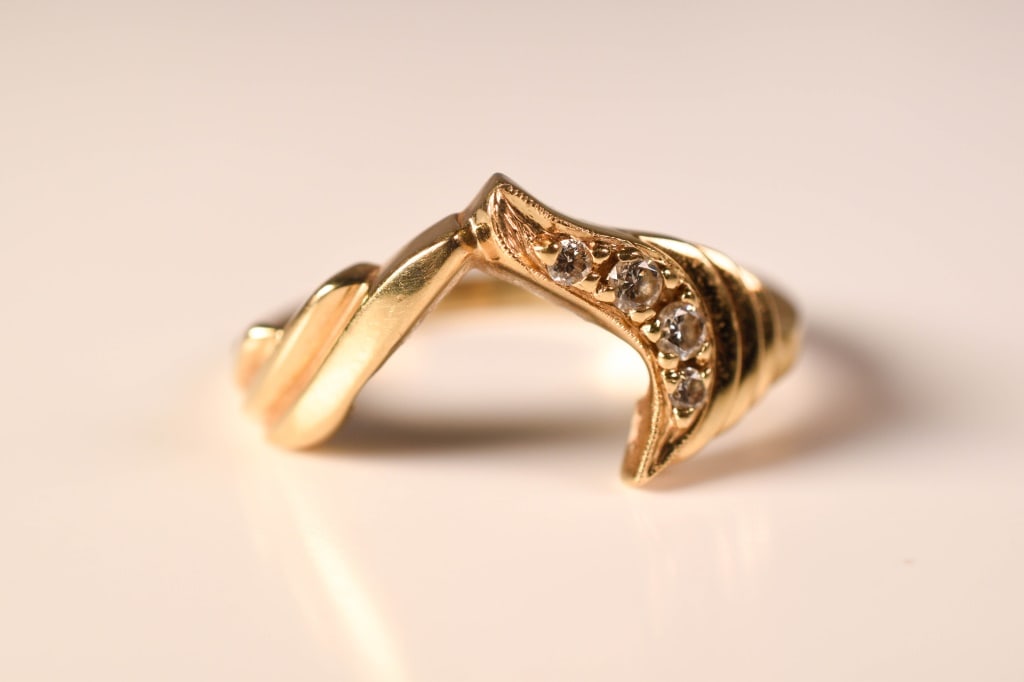 14K Gold & Diamond Ring 4 Grams (1 of 5)