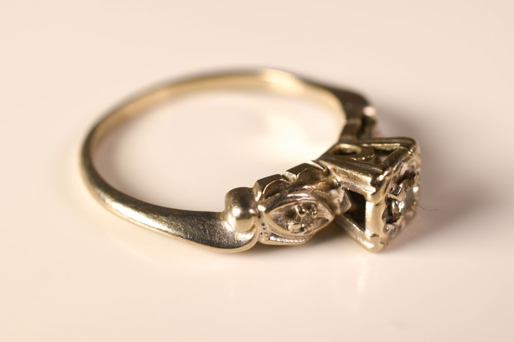 14K Gold & Diamond Art Deco Style Ring 2.8 Grams (1 of 4)