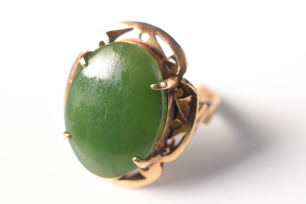 14K Gold & Jade Cabochon Ring 9 Grams (1 of 6)