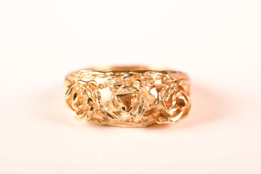 14K Gold Ring with Flowers Design 5.7 Grams (1 of 5)