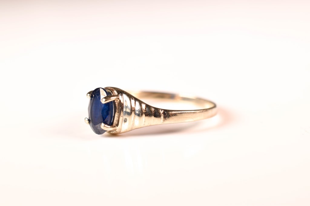 14K Gold & Sapphire Ring 2.3 Grams (1 of 4)