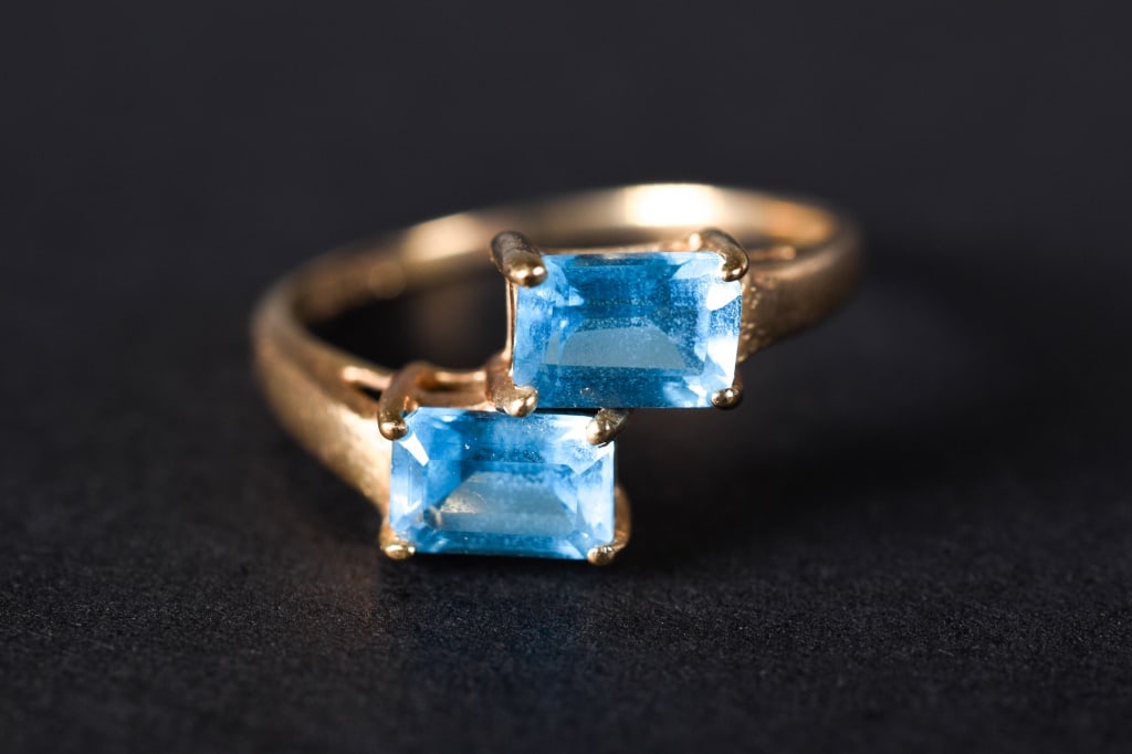 10K Gold & Step Cut Topaz Ring 2 Grams (1 of 5)