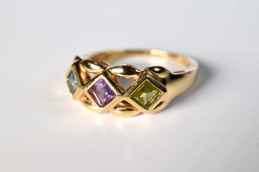 10K Gold, Amethyst, Peridot & Topaz Ring 3.6 Grams (1 of 7)