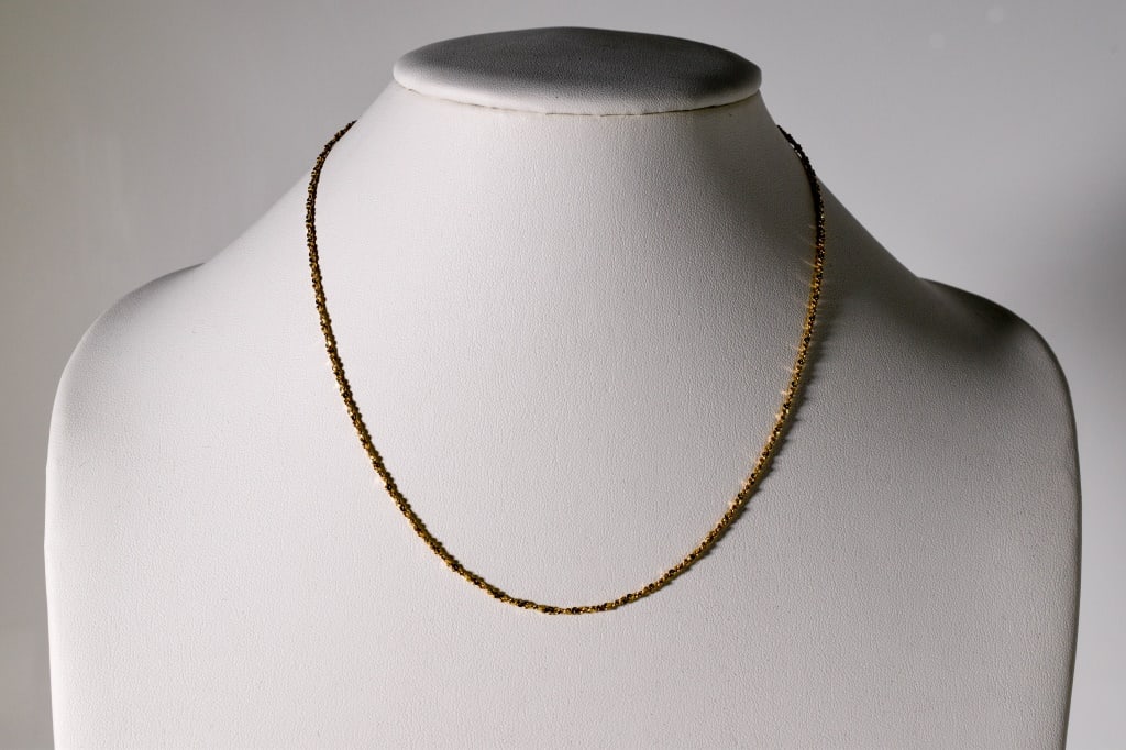 14K Gold Necklace 18ins 5.5 Grams (1 of 4)