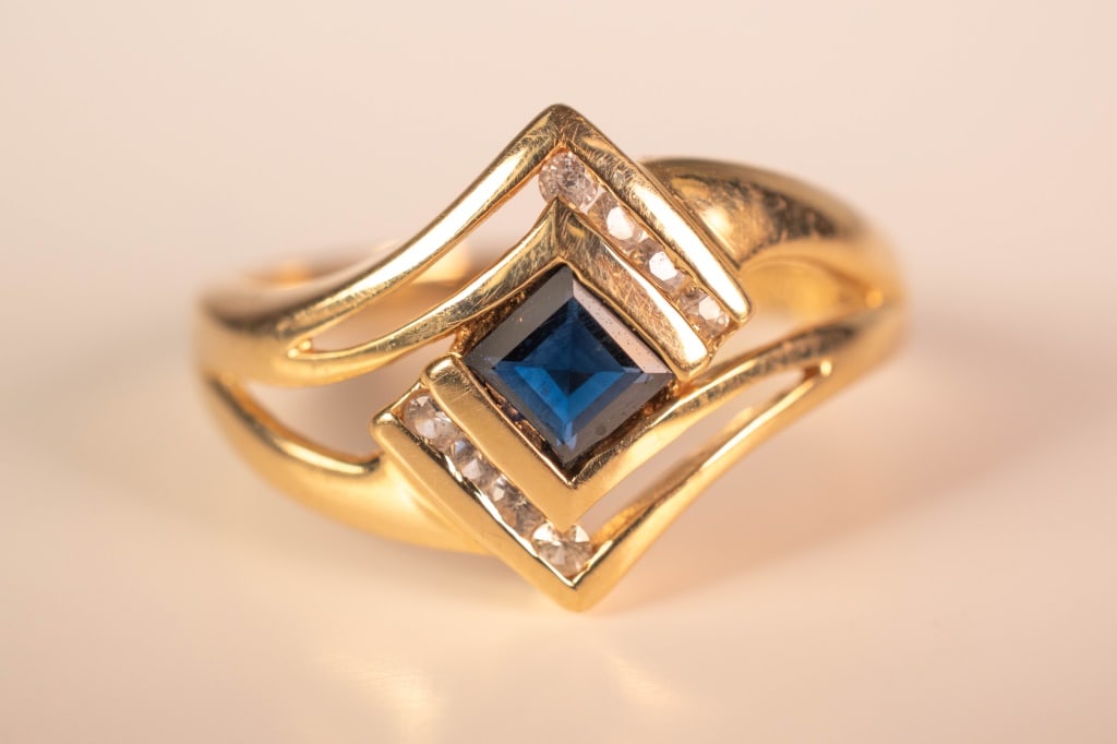14K Gold & Sapphire Ring 3 Grams (1 of 5)