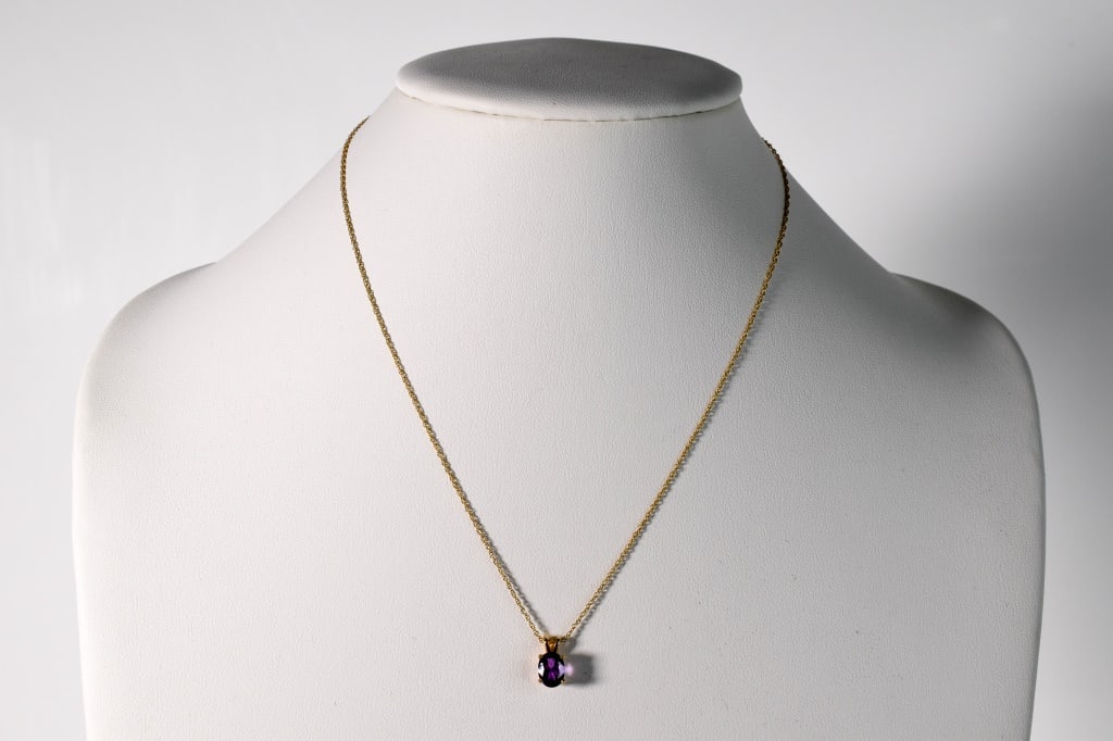 14K Gold Necklace & Amethyst Pendant 1.8 Grams: Oval cut amethyst, apx. 8mm x 6mm x 4mm 18" necklace