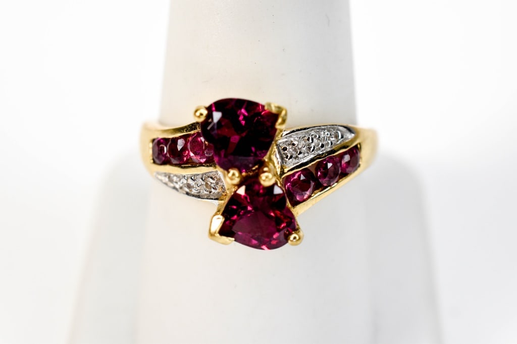 10K Gold, Garnet & Diamond Ring 3.6 Grams (1 of 5)