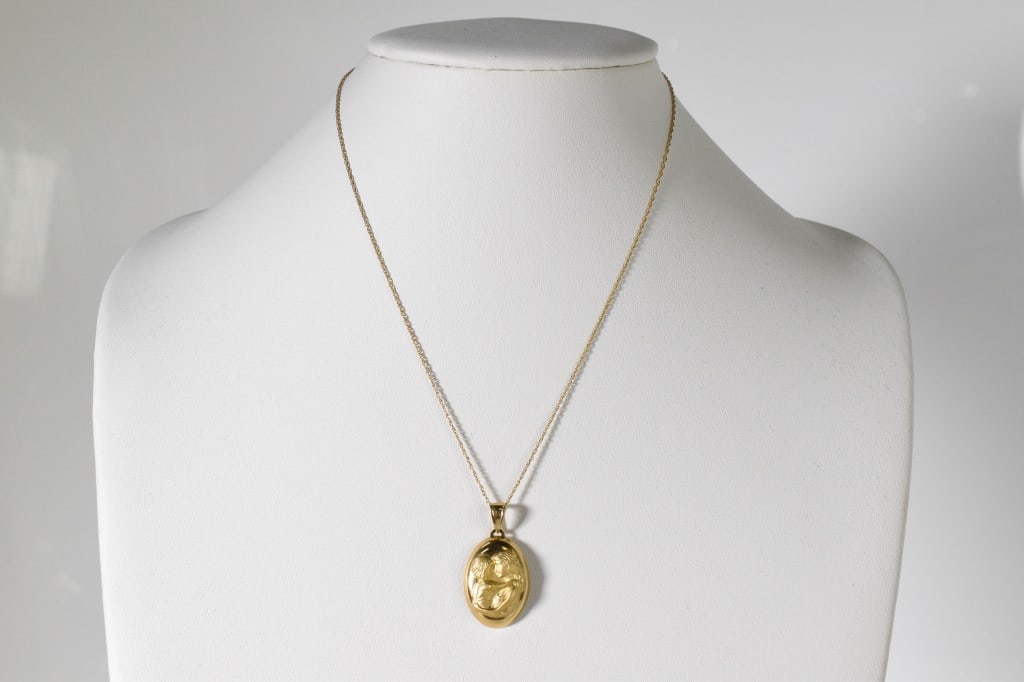 14K Gold Necklace & pendant Mother & Child 3.3 Gr (1 of 4)