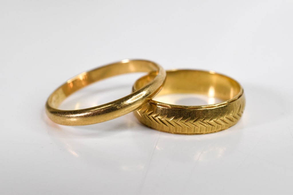 14K Gold Men's Wedding Bands (1 of 8)