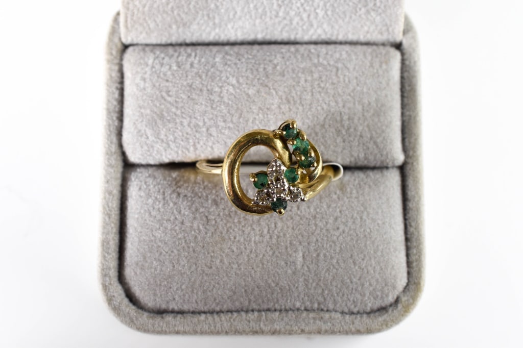 10K Gold, Emerald and Diamond Ring 2.37 DWT (1 of 7)