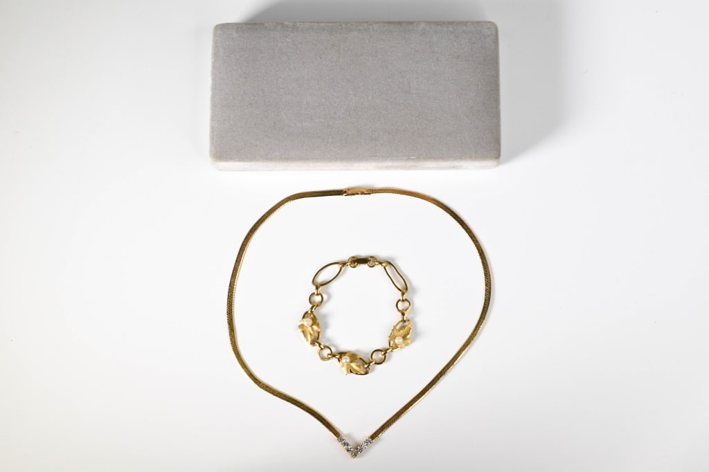 Costume Necklace and Bracelet (1 of 7)