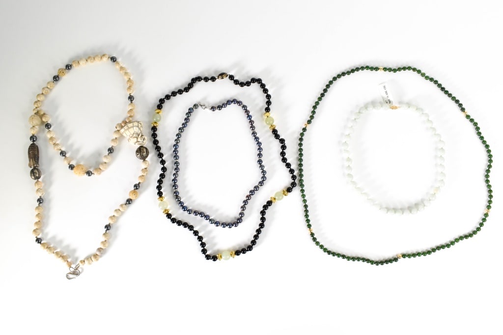 Spinach Green Jade Necklace & Others (1 of 4)