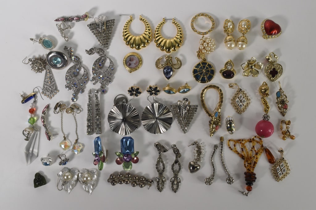 Costume Jewelry Lot (1 of 5)