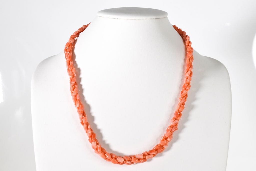 Coral Beaded Necklace (1 of 3)