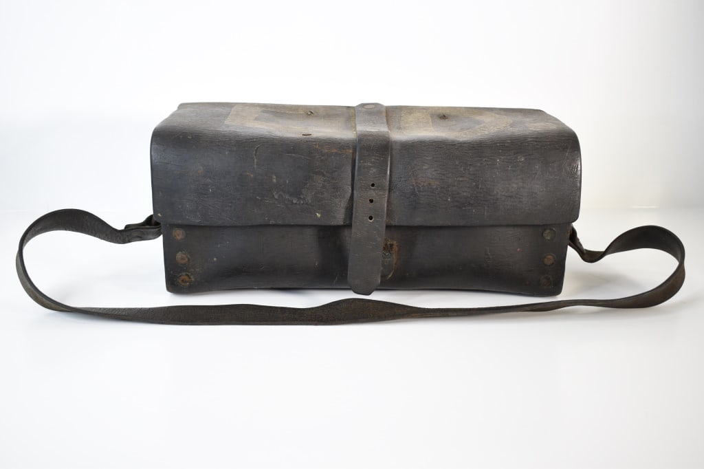 1800s Leather Field Surgeon Bag (1 of 10)