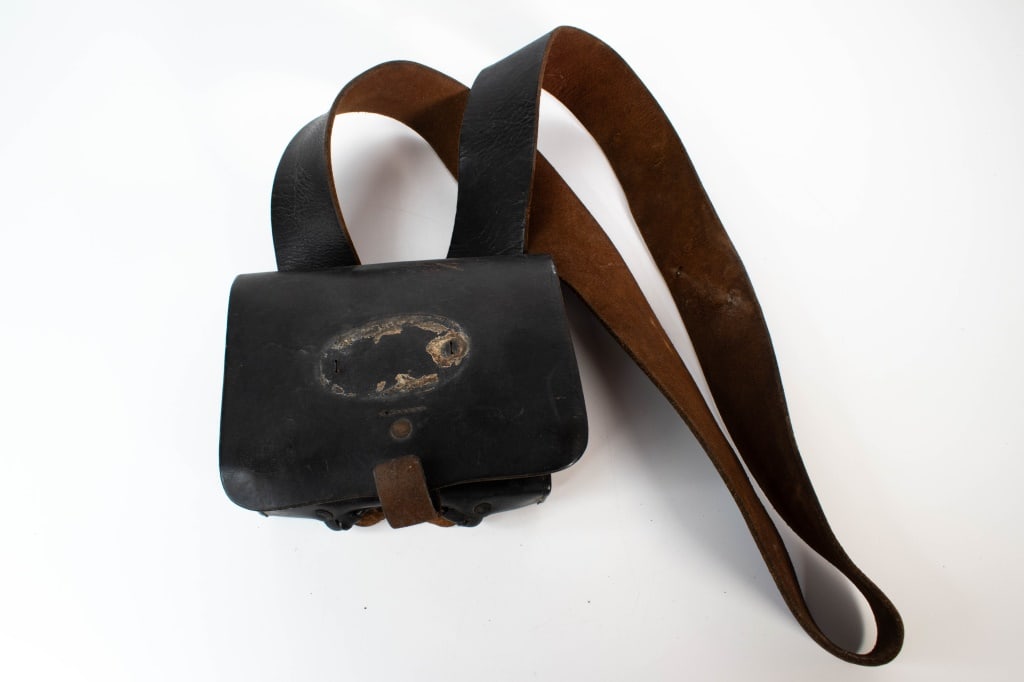 Leather Cartridge Pouch June 1863: Plate is missing. No markings from what I can see. Leather feels stiff in areas. Provenance: Acquired from a single owner private estate collection originating in Gettysburg, Pennsylvania. The collect
