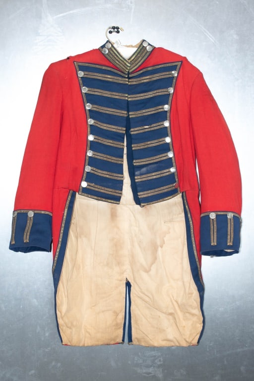 Revolutionary War British Red Coat (1 of 19)