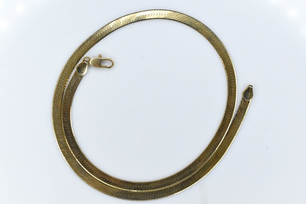 14K Yellow gold Necklace 14.58G: Herringbone designed 14k yellow gold necklace. This item measures approximately 18" in length.