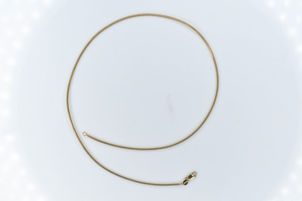 14K Yellow Gold Choker 7g: Made of 14k yellow gold, this choker necklace measures approximately 17" in length when unclasped.