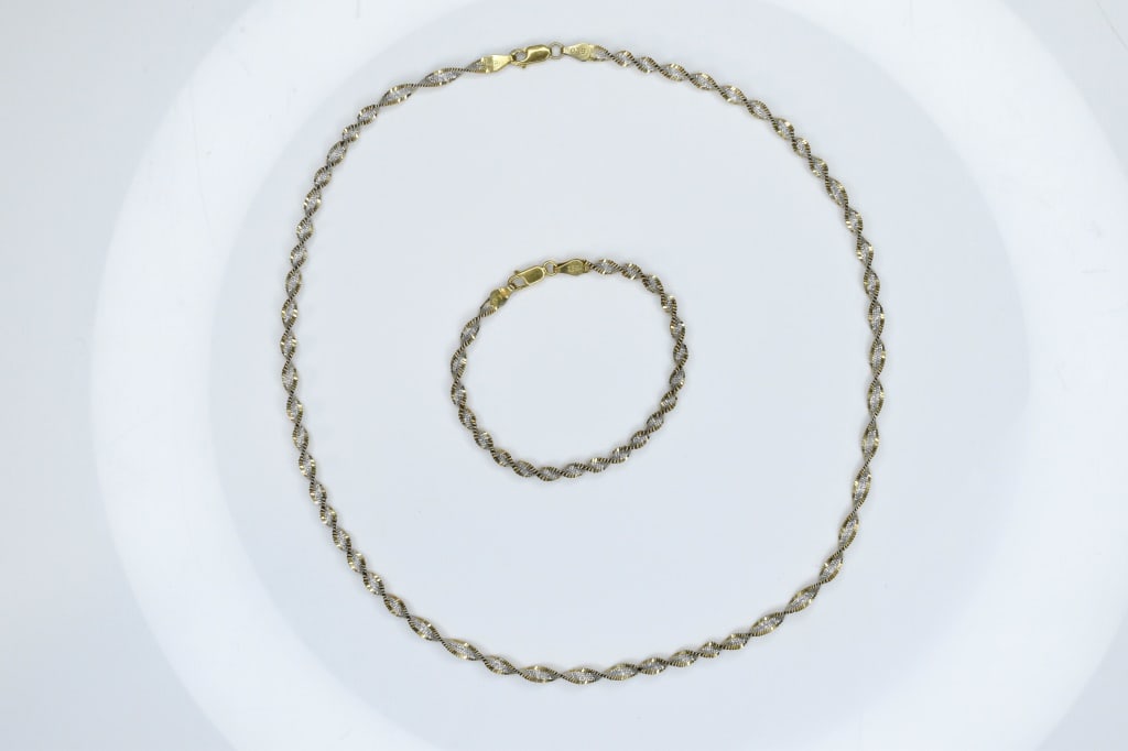 Sterling Silver Necklace .44ozt: Sterling Silver Necklace weighing approximately .44ozt and 20"l.