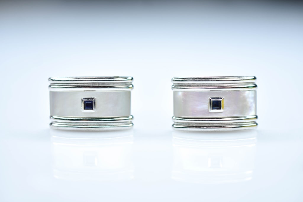 14K Gold Cufflinks 10.27g: Cuff links measure approximately 1.5" in diameter.
