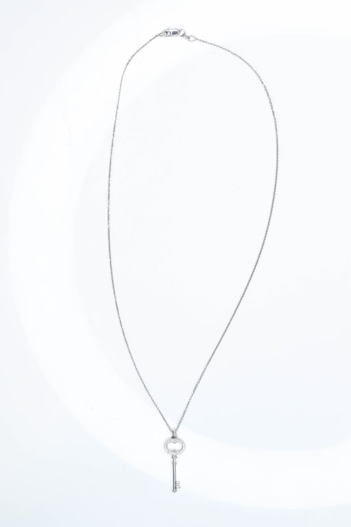 14K Gold Necklace and Key Pendant 3g: Necklace measures approximately 17" in length when unclasped.
