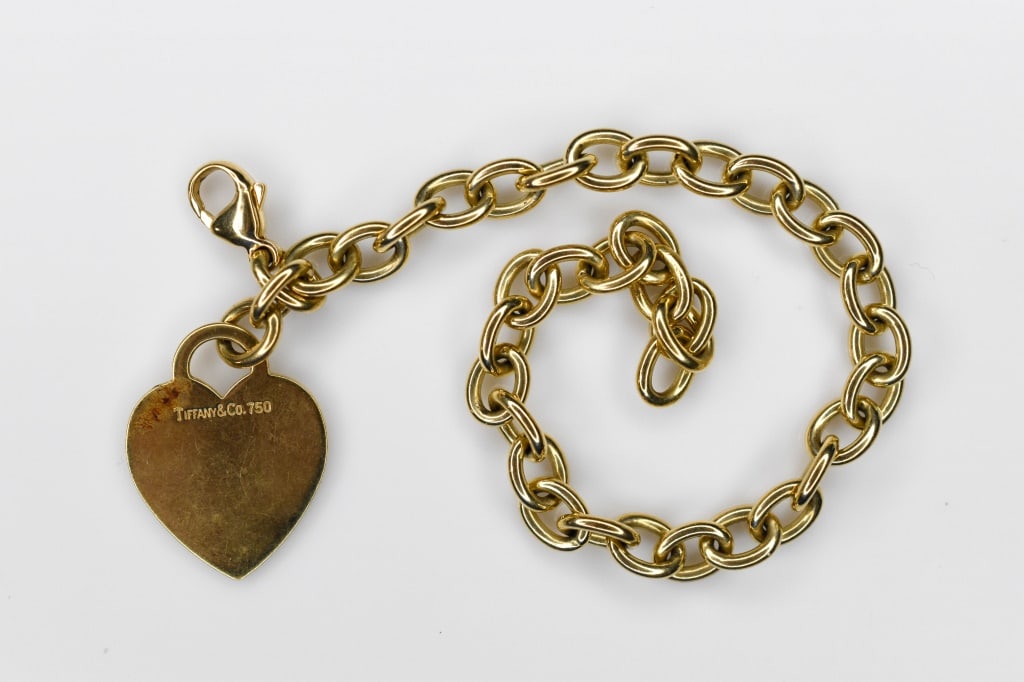 Tiffany & Co 18K Gold Bracelet and Pendant 31.82g: 750 gold Tiffany & Co 18K Gold Bracelet and Pendant measuring approximately 9" in length and 31.82g in weight.