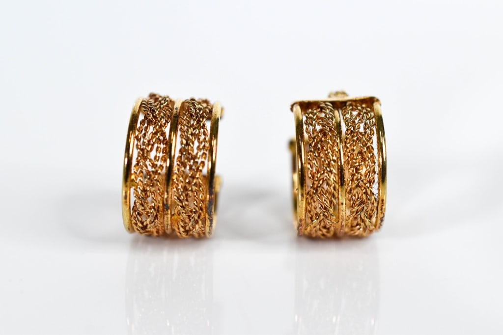 18K Gold Earrings 5.4G: Measures approx. 0.5" and weighs approx. 5.4 grams
