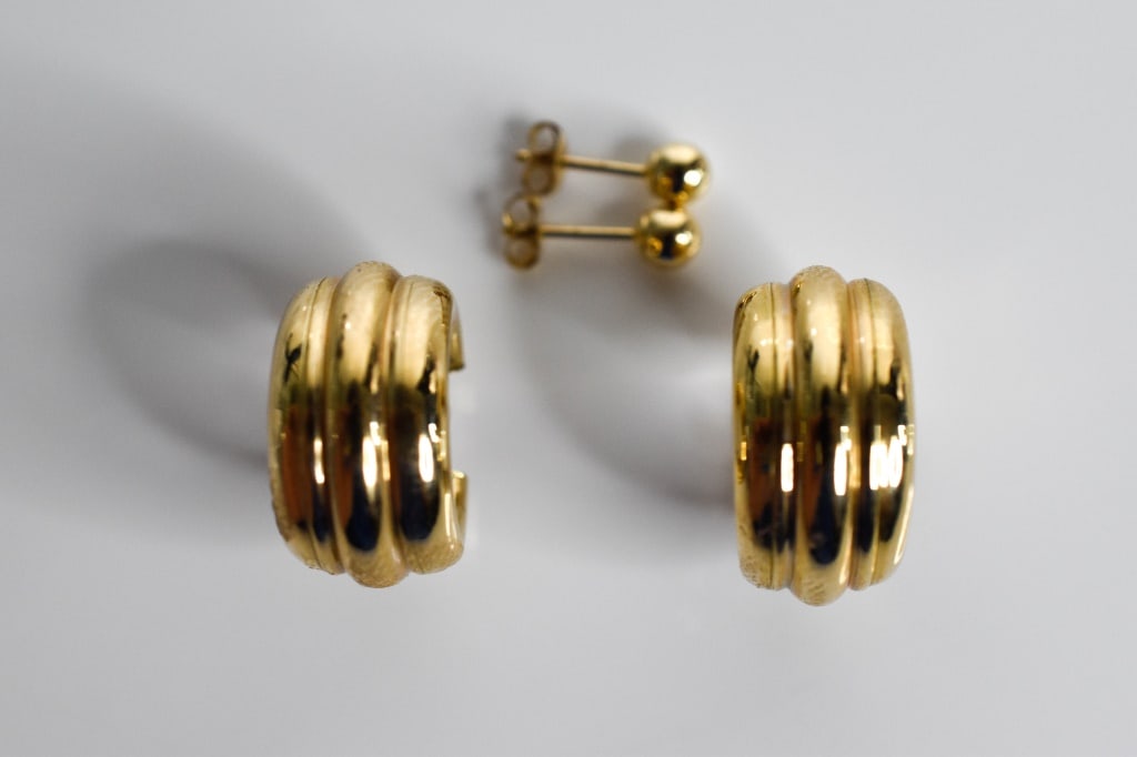 14K Gold Earrings 2.4g: Measures approx. 0.5" and weighs approx. 2.4 grams