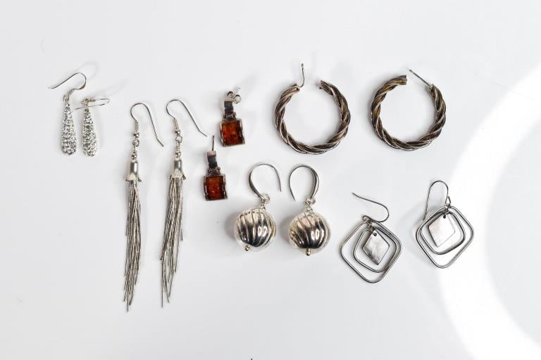 Italian Sterling Silver 925 .89ozt: Sterling Silver with a total weight of approximately .89ozt