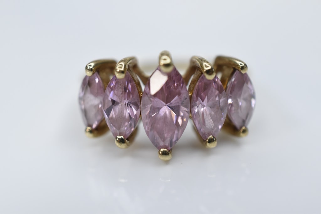 10K Gold and Diamond Simulants Ring 4.06g: Ring size is approx. 7.5 and weighs approximately 4.06g. A beautiful 10k yellow gold ring set with 5 marquise pink glass or Quartz diamons simulants in sizes from approx. .5ct to 1.25ct