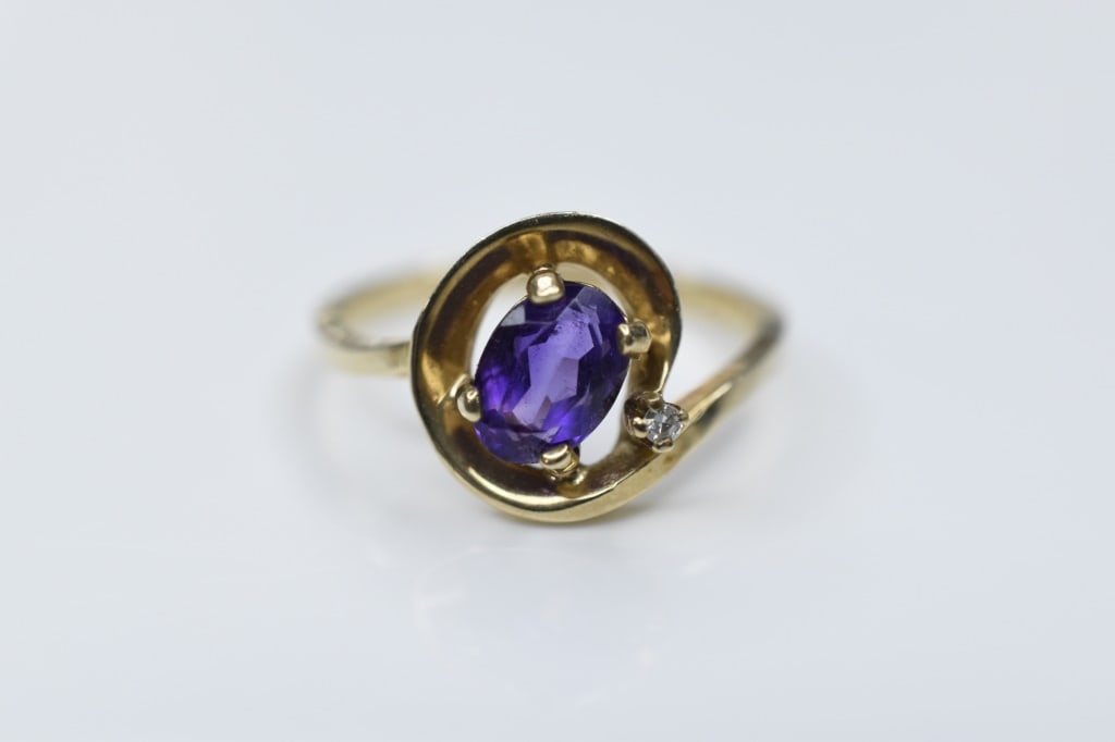 10K Gold and Amethyst Diamond Ring 2.47g: set with approx. 3/4 ct amethyst accent Ring size is approx. 6 and 2.47g in weight.