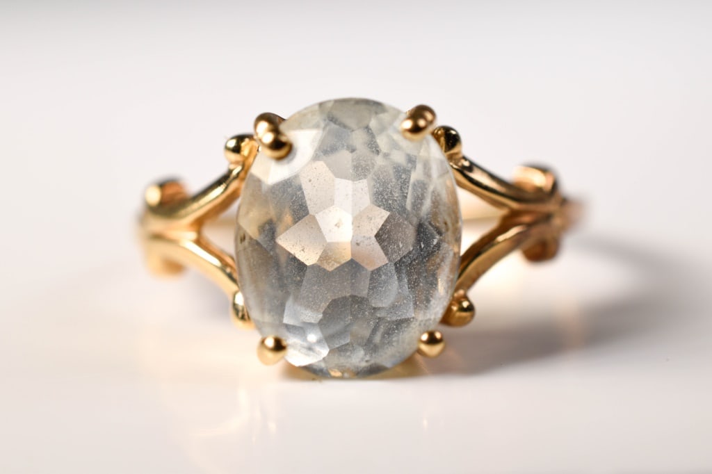 14K Gold & Aquamarine Ring 2.3 Grams: Oval cut aquamarine apx 10mm x 8mm x 5mm. Weights approximately 2.3 grams including stone. Size 8