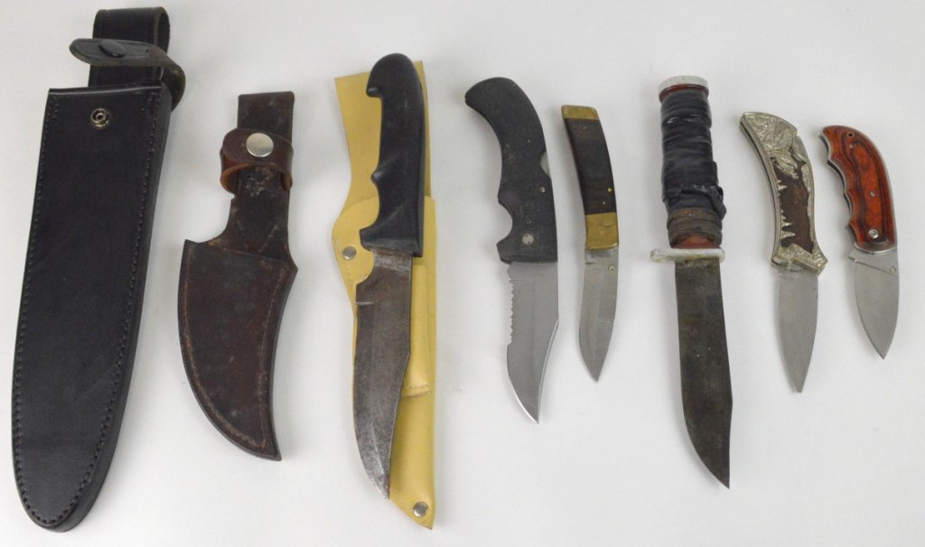 Group Lot of 6 Knives & 2 Sheaths: Group Lot of 6 Knives & 2 Sheaths. Ridge Runner folder(blade length 2.5), Gerber folder(blade length 3.5"), Taiwan hunter (blade length 5"), Military May Sarco folder ( blade length 3"), Chinese folde