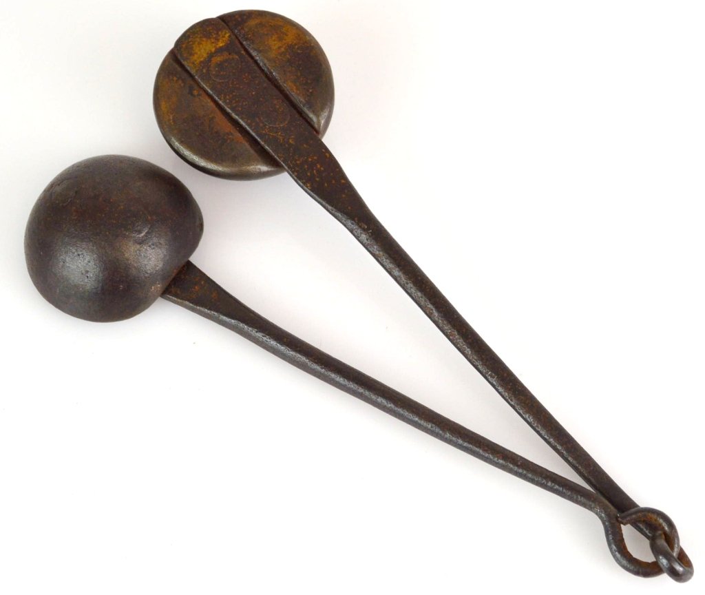 18th Century Naval Jointed Cross Bar Shot: Revolutionary War era naval jointed cross bar shot used for destroying sails, masts and rigging. For a 2 pound bore cannon. 9.75"