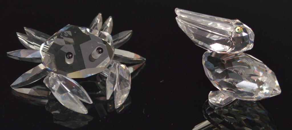 Swarovski Crystal Crab and Pelican Lot: Swarovski Crab with original box measures 1T Pelican with original Box measures 1"T"