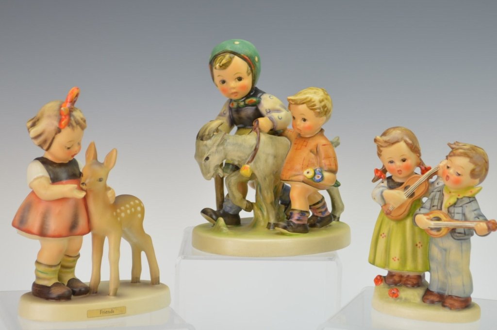 Hummel Grouping: #150 2/0 tmk3 4" Happy Days, #334 tmk4 5.25" Homeward Bound, #136/I tmk4 5" Friends