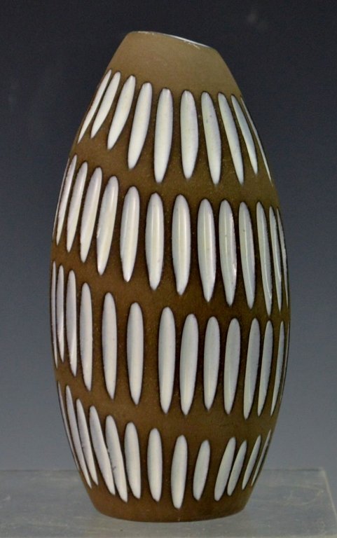 Upsala Ekeby Scandinavian Bud Vase: Beautiful Mid century look, this Upsala Ekeby bud vase measures 5"