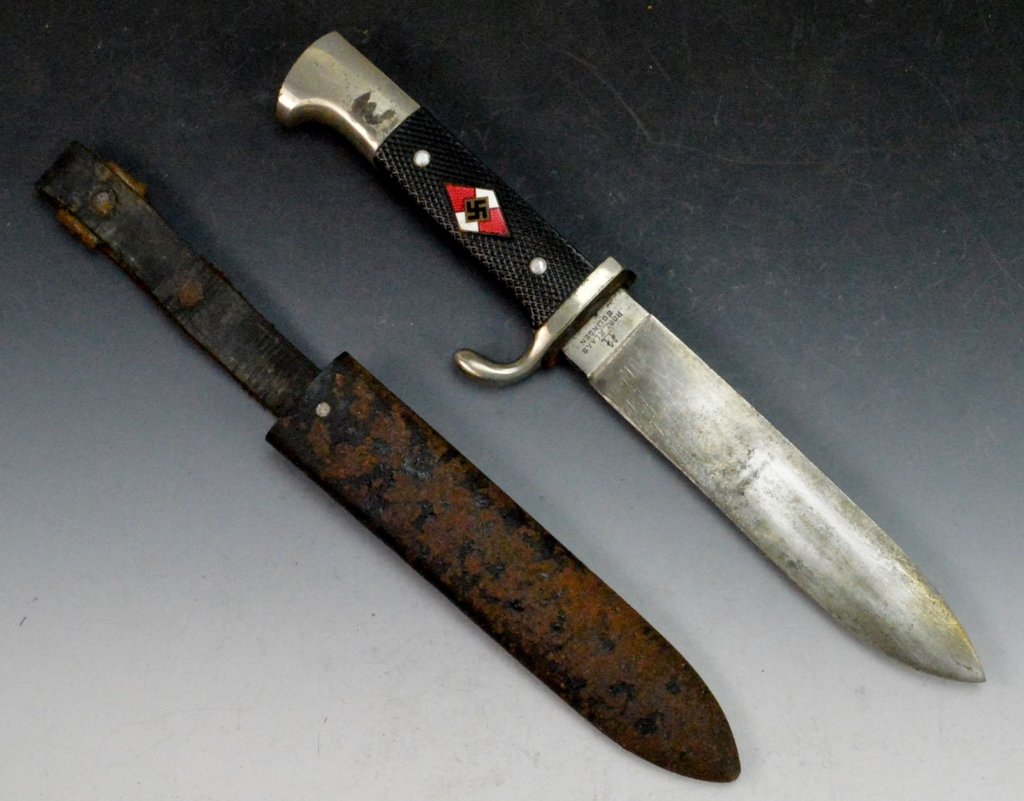 WWII German Hitler Youth Dagger: WWII German Hitler Youth Dagger with sheath. Marked RZM M7/37 1939, Rob & Klaas solingen.